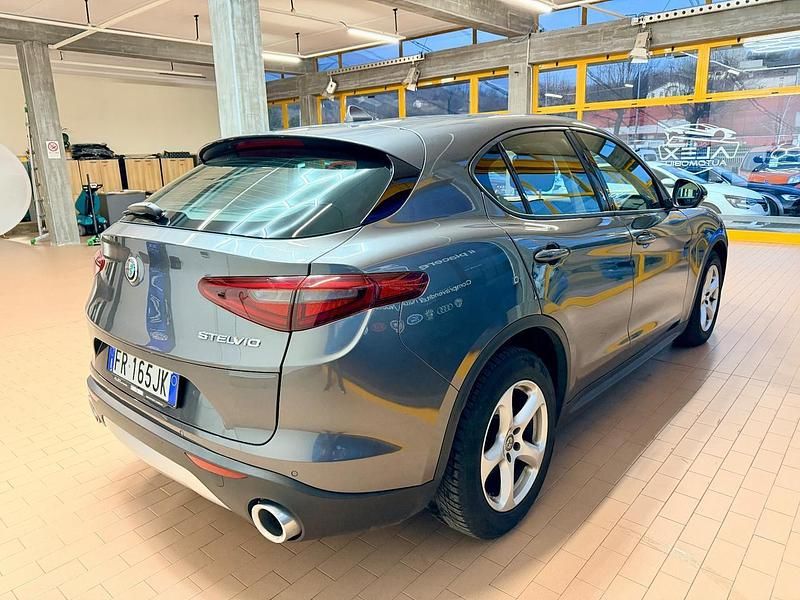 Usata Alfa Romeo Stelvio 150 CV (110 kW) 2017 Grigio SUV