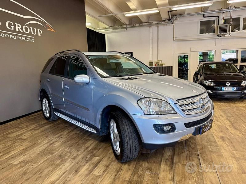 Usata Mercedes ML320 Chrome 224 CV (164 kW) 2006 Blu SUV