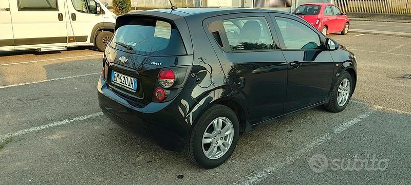 Usata Chevrolet Aveo 86 CV (63 kW) 2012 Nero Berlina