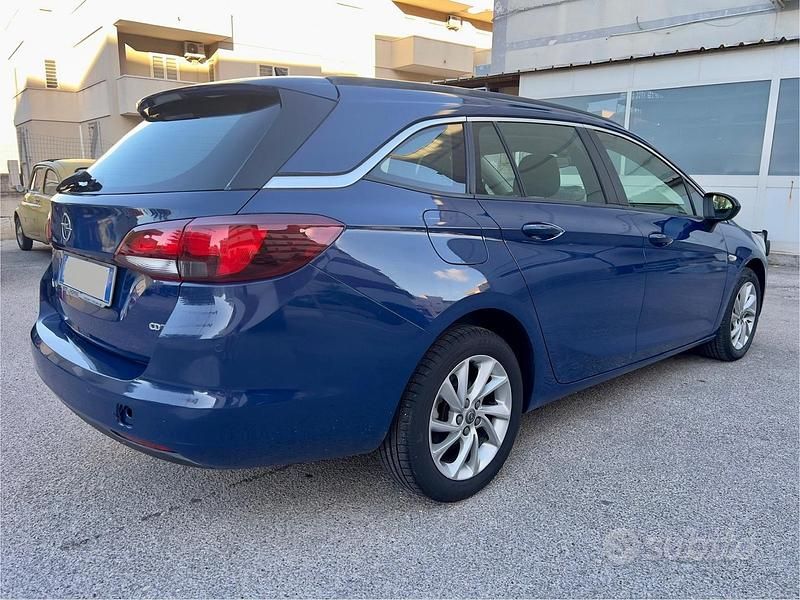 Usata Opel Astra Dynamic 110 CV (80 kW) 2019 Blu Station wagon