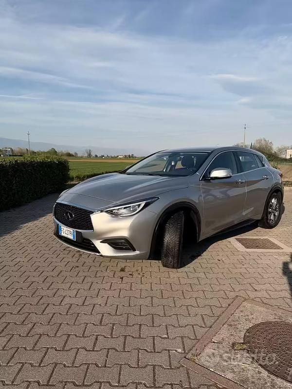 Usata Infiniti Q30 Premium 109 CV (80 kW) 2016 Grigio Berlina