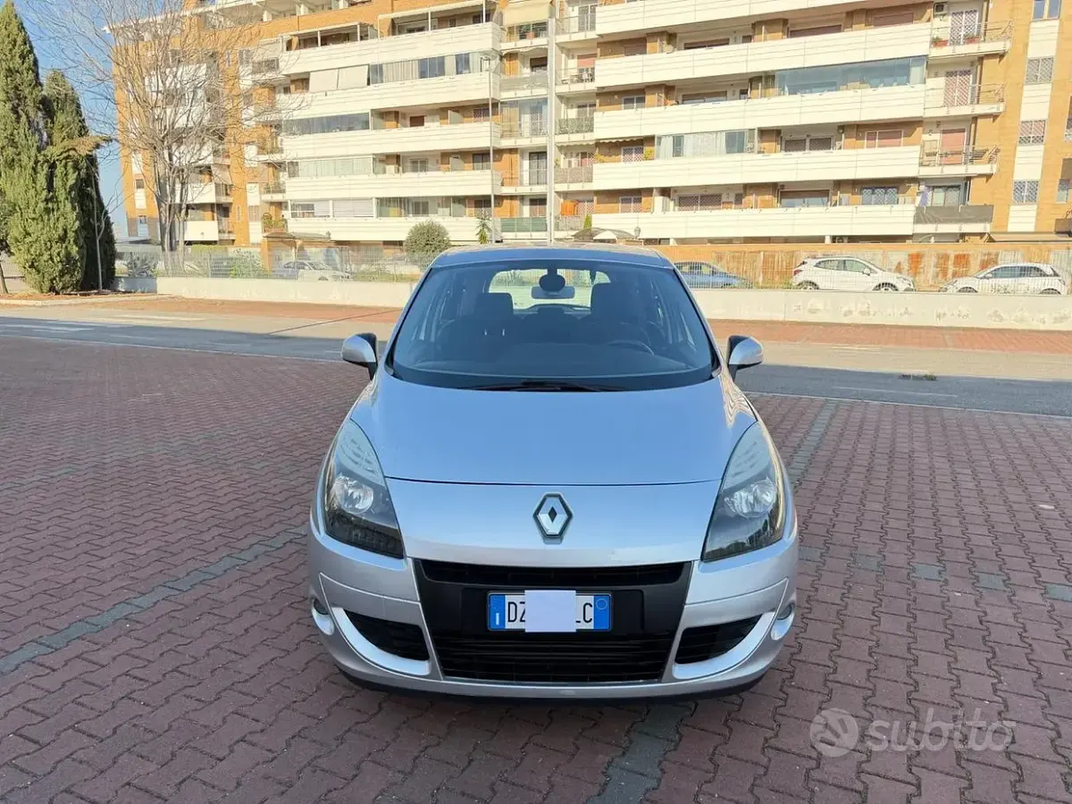 Usata Renault Scénic Luxe 110 CV (80 kW) 2009 Grigio Monovolume