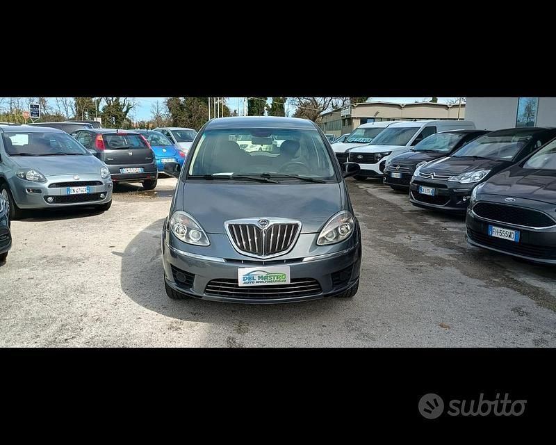 Usata Lancia Musa 77 CV (56 kW) 2013 Grigio Monovolume