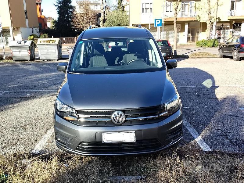 Usata VW Caddy Maxi 110 CV (80 kW) 2017 Grigio Monovolume