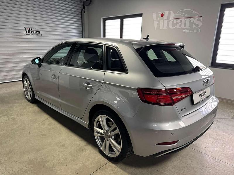 Usata Audi A3 Sportback e-tron Admired 150 CV (110 kW) 2019 Grigio argento Utilitaria