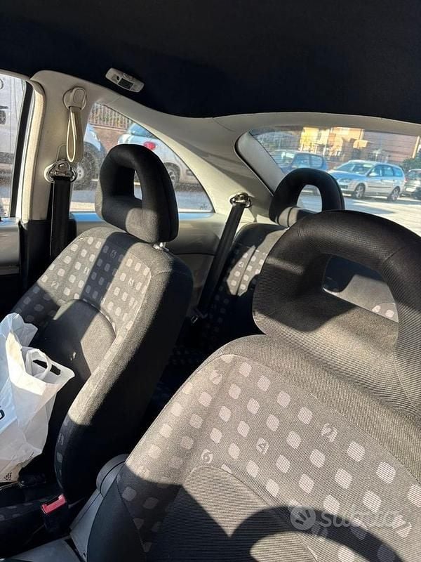 Usata VW New Beetle 2003 Grigio Utilitaria