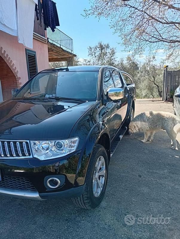 Usata Mitsubishi L 178 CV (130 kW) 2011 Nero Pick-up