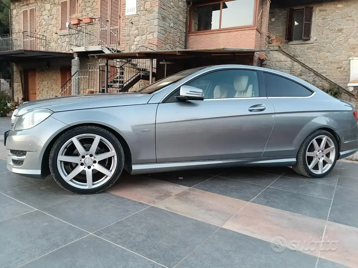 Usata Mercedes C220 2011 Grigio Coupé