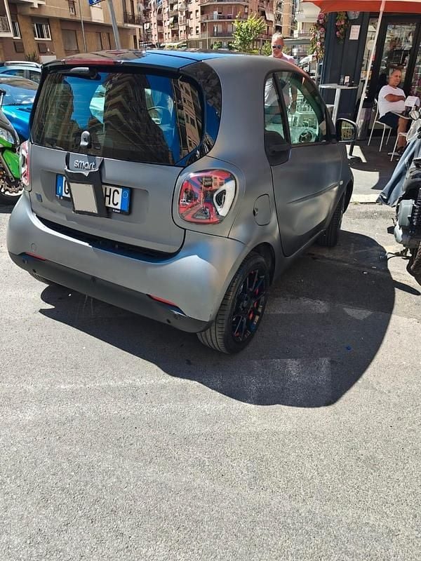 Usata Smart ForTwo Electric Drive Passion 41 kW (56 CV) 2023 Grigio Berlina