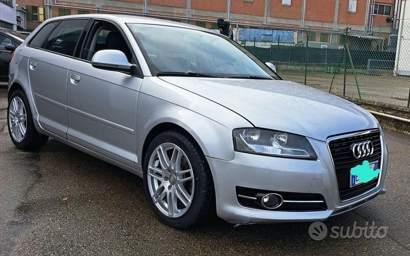 Grigio Usata 2011 Audi A3 Tre volumi | 5200 € (Ottimo prezzo) - Immagine 1/4