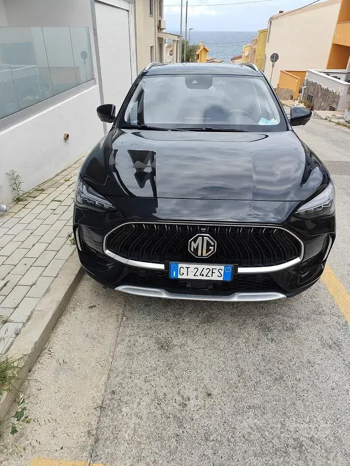 Usata MG HS Luxury 163 CV (119 kW) 2024 Nero SUV