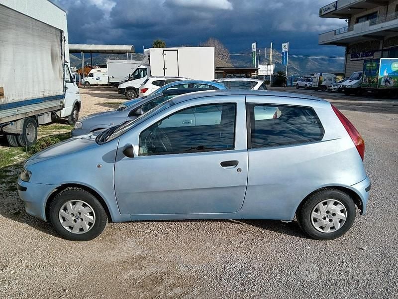 Usata Fiat Punto 80 CV (58 kW) 2003 Blu Berlina