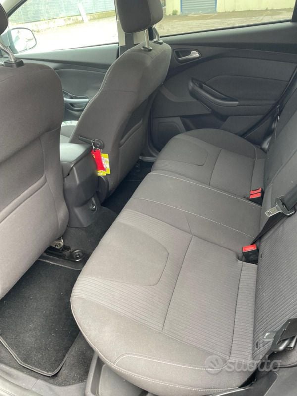 Usata Ford Focus 105 CV (77 kW) 2011 Grigio Berlina