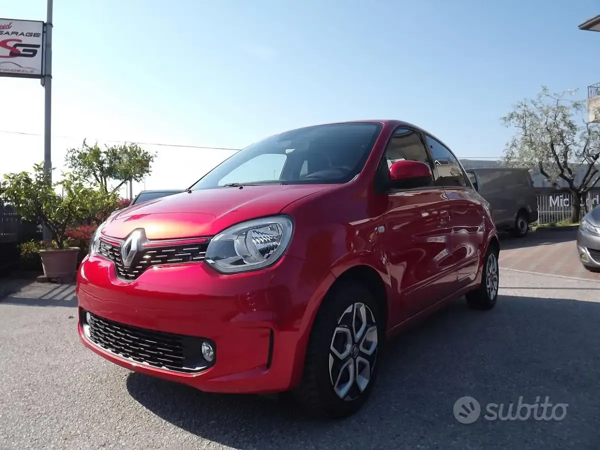 Usata Renault Twingo Techno 30 kW (42 CV) 2022 Rosso Utilitaria