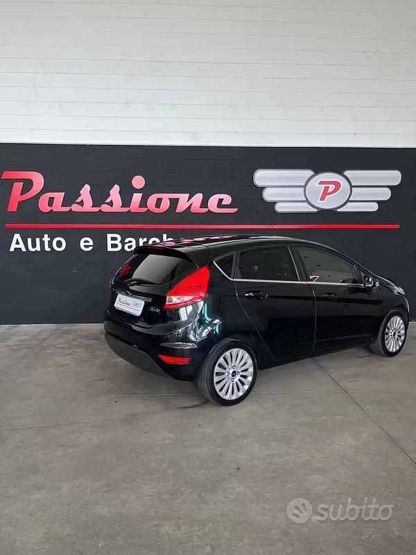 Usata Ford Fiesta 97 CV (71 kW) 2009 Nero Utilitaria