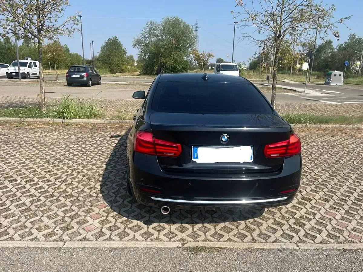 Usata BMW 318 Luxury Line 150 CV (110 kW) 2018 Nero Berlina