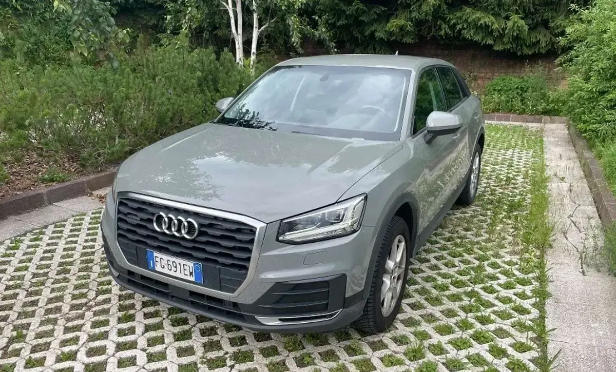 Usata Audi Q2 Design 150 CV (110 kW) 2017 Grigio SUV