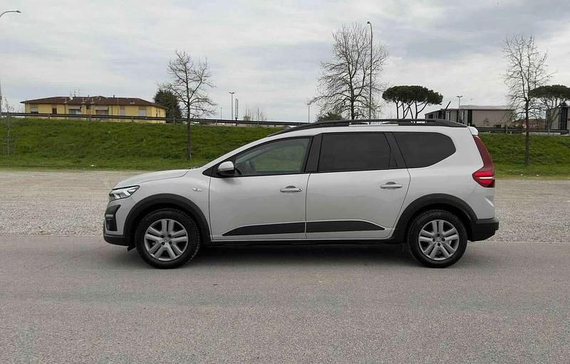 Usata Dacia Jogger Comfort 101 CV (74 kW) 2022 Argento Monovolume