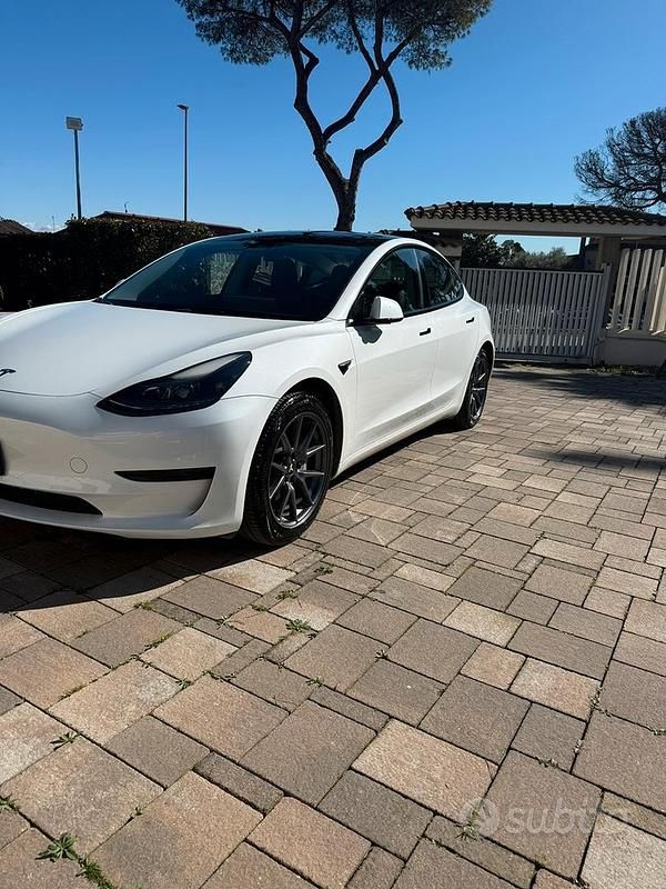Usata Tesla Model 3 RWD 208 kW (283 CV) 2023 Bianco Berlina