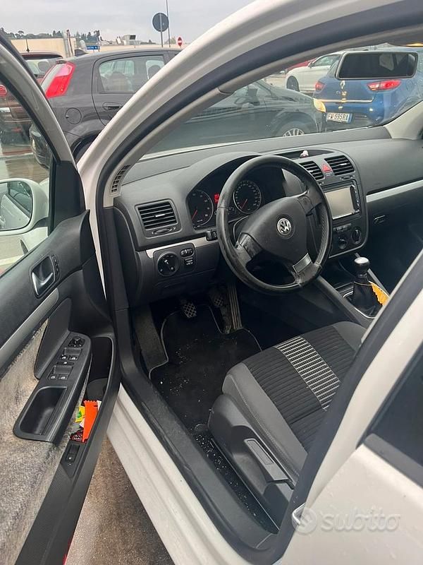 Usata VW Golf VI 102 CV (75 kW) 2009 Bianco Utilitaria