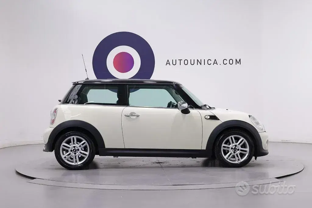 Usata Mini Cooper D 111 CV (81 kW) 2012 Panna Utilitaria