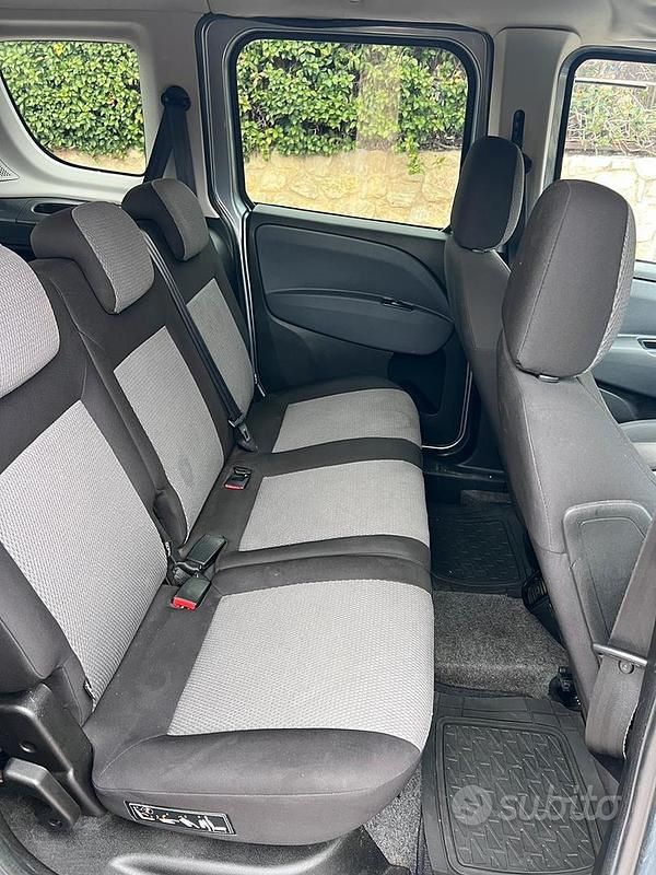 Usata Fiat Doblò 105 CV (77 kW) 2021 Grigio Monovolume