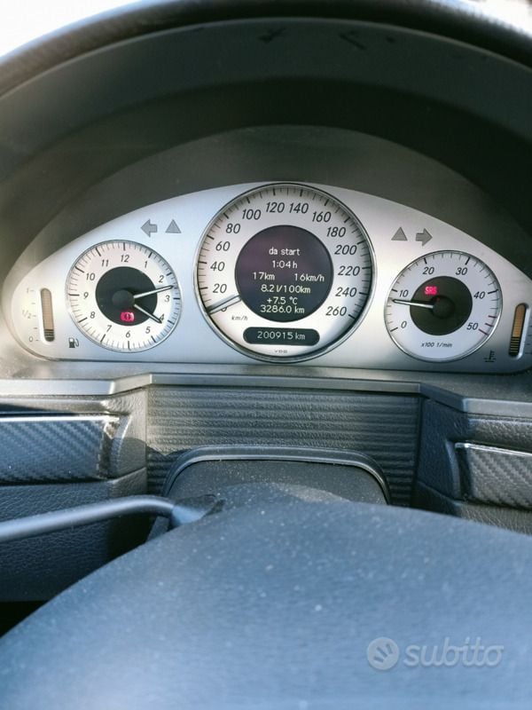 Grigio Usata 2003 Mercedes E270 Berlina | 3950 € (Ottimo prezzo) - Immagine 1/4