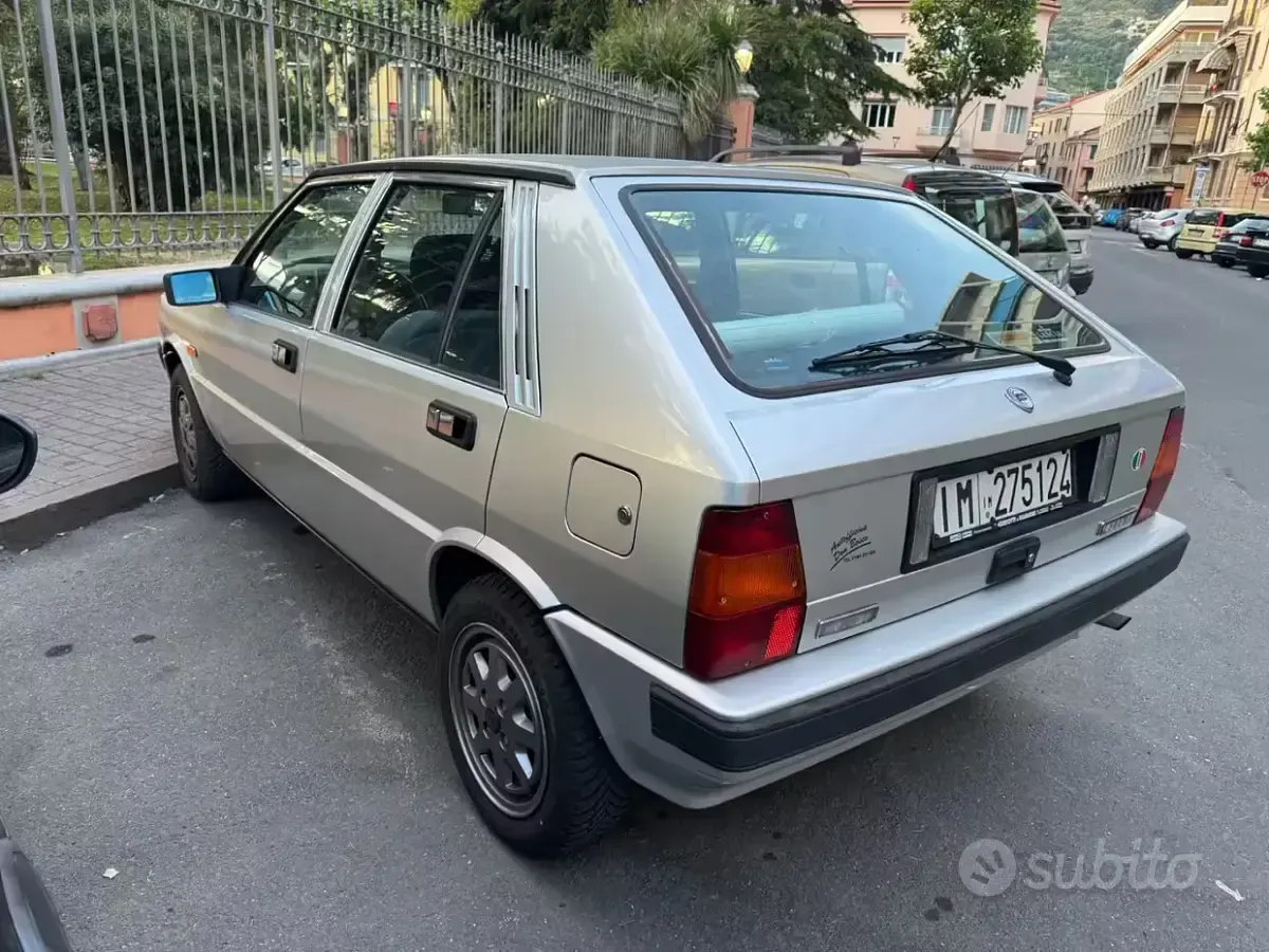 Usata Lancia Delta 75 CV (55 kW) 1991 Grigio Utilitaria