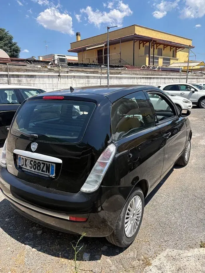 Usata Lancia Ypsilon 60 CV (44 kW) 2007 Nero Utilitaria