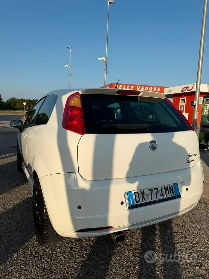 Usata Fiat Grande Punto Sport 120 CV (88 kW) 2009 Bianco Utilitaria
