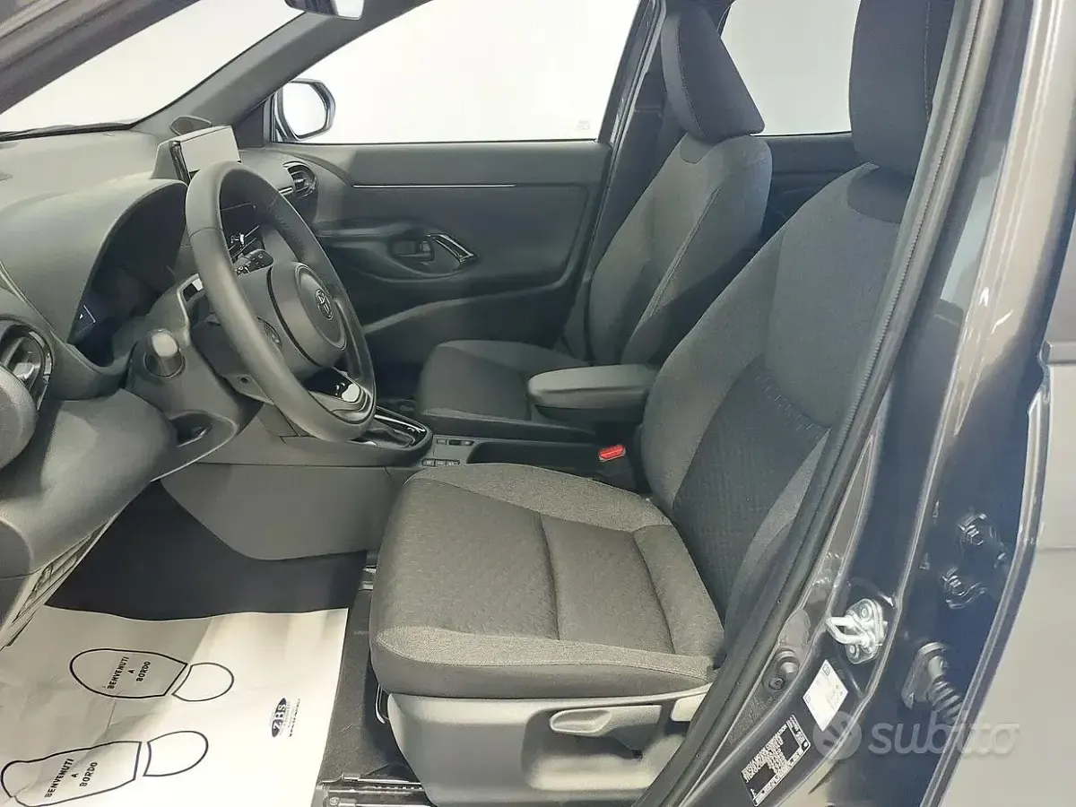 Nuova Toyota Yaris Cross Trend 131 CV (96 kW) 2026 Grigio SUV