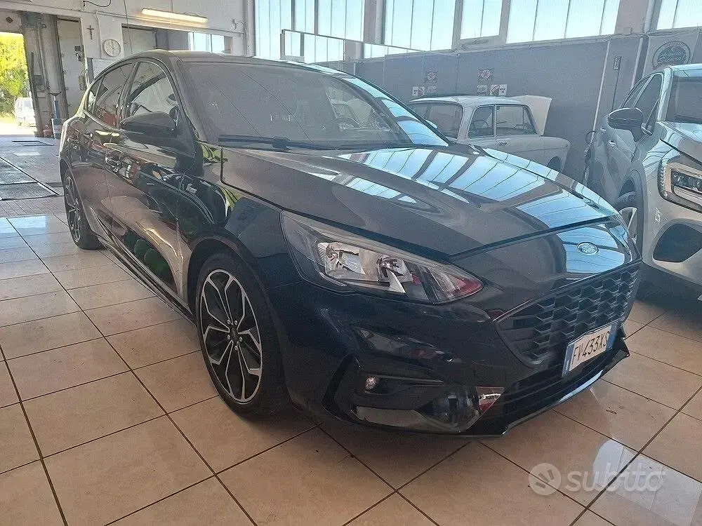 Usata Ford Focus ST-Line 125 CV (91 kW) 2019 Nero Station wagon