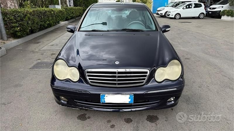 Usata Mercedes C220 Avantgarde 150 CV (110 kW) 2005 Blu Berlina