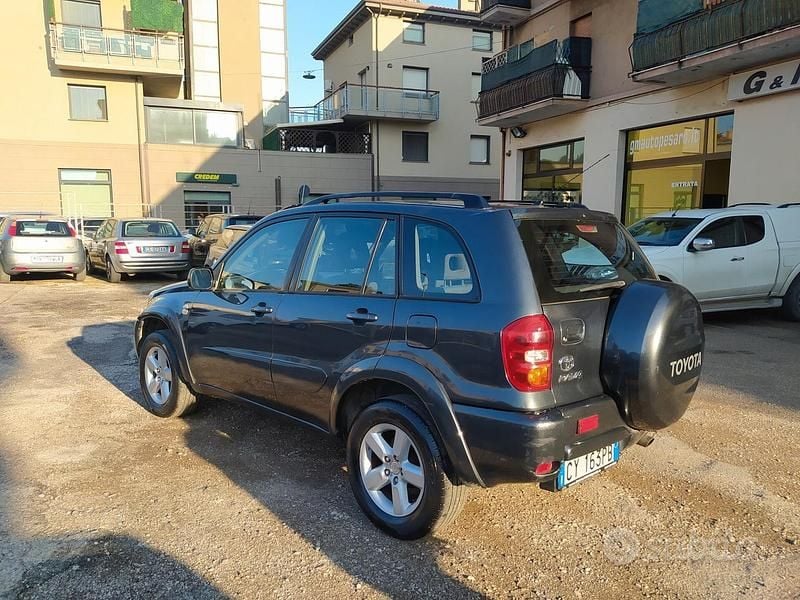 Usata Toyota RAV4 Sol 115 CV (84 kW) 2005 Grigio SUV