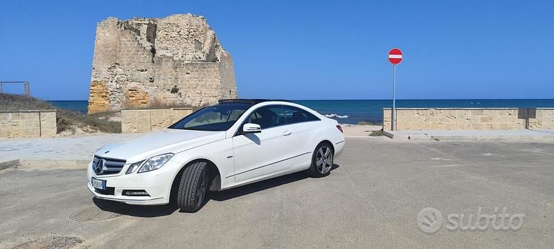 Usata Mercedes E220 170 CV (125 kW) 2012 Bianco Coupé