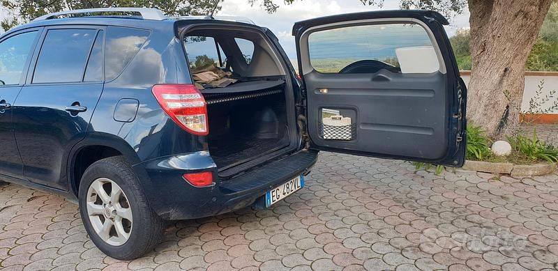 Usata Toyota RAV4 150 CV (110 kW) 2011 Nero SUV