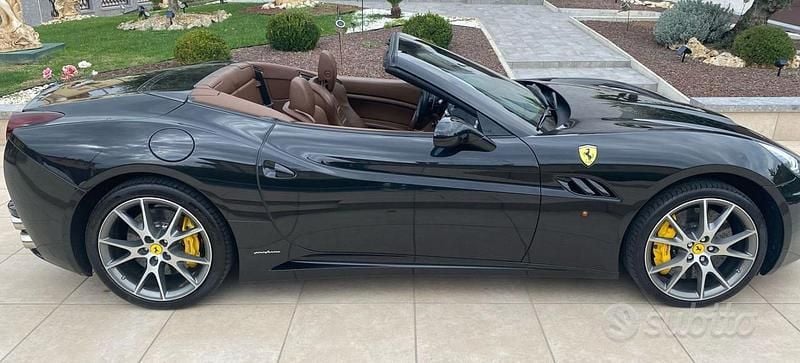 Usata Ferrari California 460 CV (338 kW) 2010 Nero(met.) Cabrio