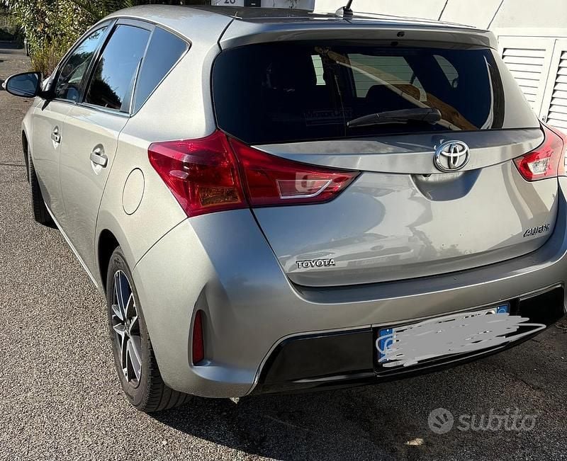 Usata Toyota Auris Active 90 CV (66 kW) 2015 Grigio Berlina