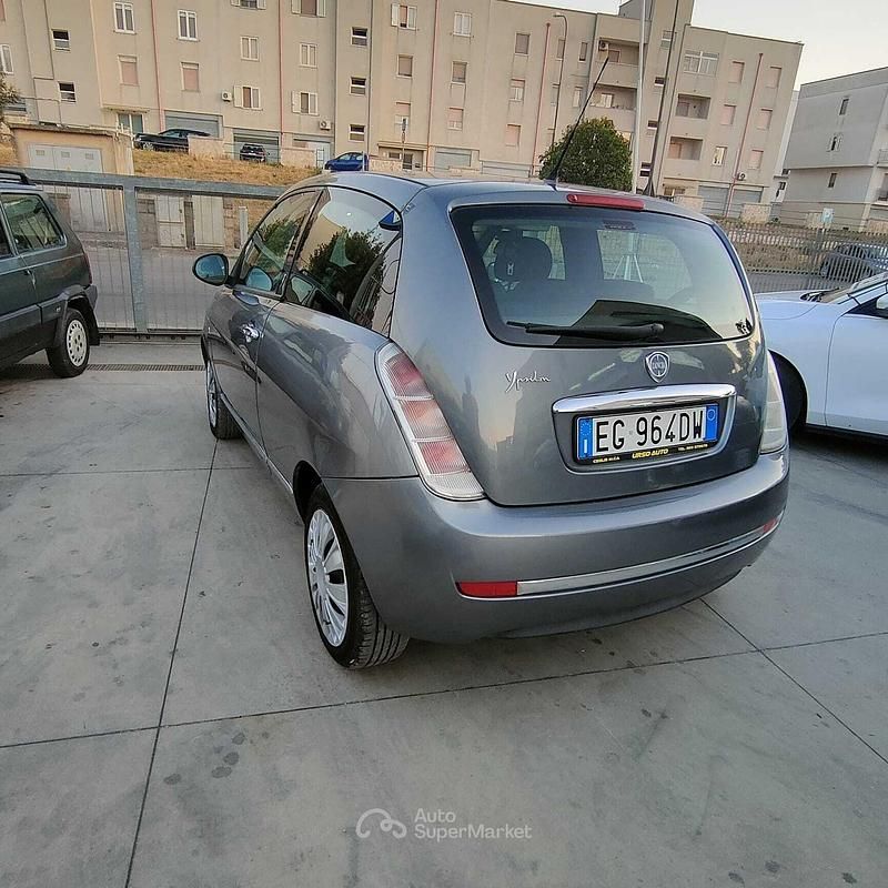 Usata Lancia Ypsilon 75 CV (55 kW) 2011 Gray Utilitaria