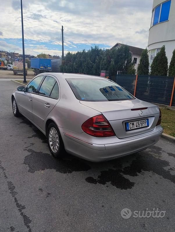 Usata Mercedes E220 2004 Grigio Berlina