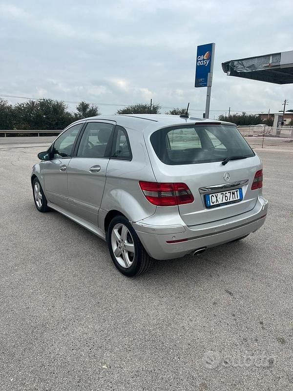 Usata Mercedes B180 110 CV (80 kW) 2005 Grigio Monovolume