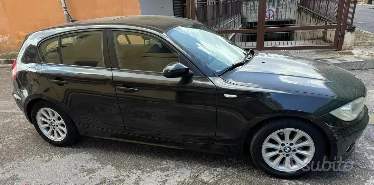 Usata BMW 118 122 CV (89 kW) 2004 Nero Utilitaria