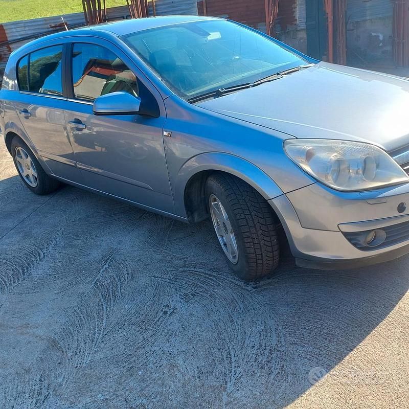Usata Opel Astra 101 CV (74 kW) 2005 Berlina