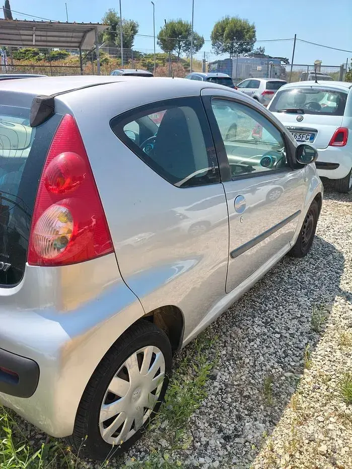Usata Peugeot 107 68 CV (50 kW) 2008 Grigio Utilitaria