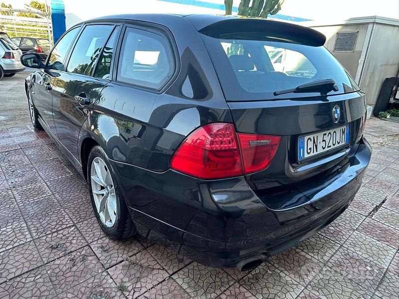 Usata BMW 320 184 CV (135 kW) 2010 Nero Monovolume