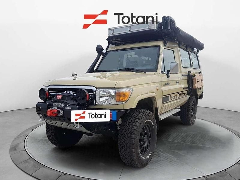 Beige Usata 2024 Toyota Land Cruiser SUV | 92.500 € - Immagine 1/4