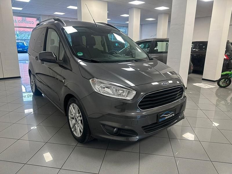 Usata Ford Tourneo Courier Titanium 101 CV (74 kW) 2018 Grigio Monovolume