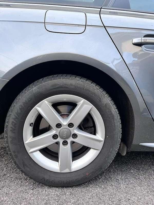 Usado Audi A4 Ambiente 150 CV (110 kW) 2015 Gris Familiar