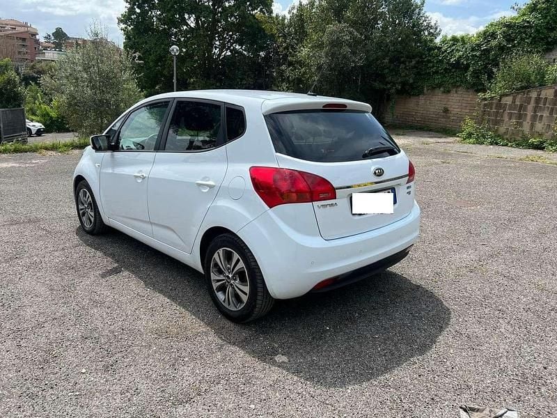 Usata Kia Venga 90 CV (66 kW) 2017 Bianco Utilitaria