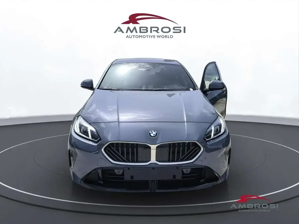 Nuova BMW 118 M Sport 150 CV (110 kW) 2026 Skyscraper grey metallic Utilitaria